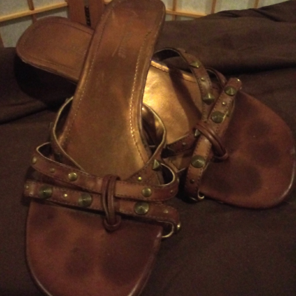 Brown strappy  sandles w\baby heal